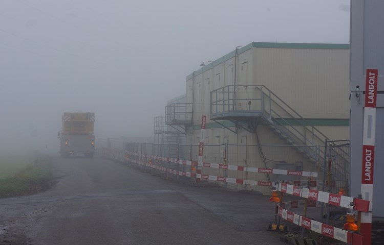 Aus Sicherheitsgründen müss(t)en Transporte im Zusammenhang mit dem Nagra-Bohrplatz begleitet sein. Aus Sicherheitsgründen müss(t)en Transporte im Zusammenhang mit dem Nagra-Bohrplatz begleitet sein.