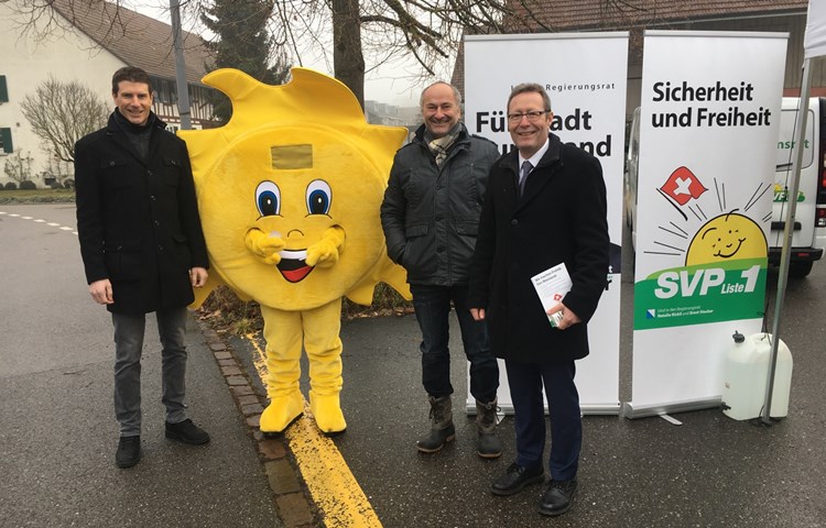 33 Jahre gehörte Konrad Langhart (zweiter von rechts) der SVP an. 33 Jahre gehörte Konrad Langhart (zweiter von rechts) der SVP an.