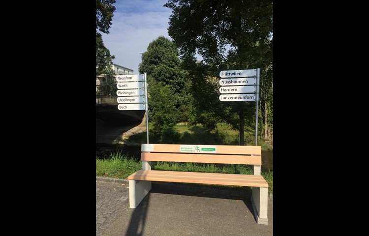 Mitenandfahrbänkli beim Rosenegg-Kreisel Frauenfeld (Kreuzung Rheinstrasse/Lindenweg), ...