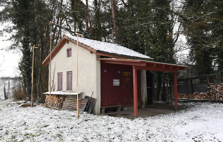 Die jetzige Pfadihütte bietet acht Schlafplätze, die auch im geplanten Ersatzbau nicht vermehrt werden. Die jetzige Pfadihütte bietet acht Schlafplätze, die auch im geplanten Ersatzbau nicht vermehrt werden.