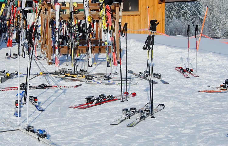 Es darf auch einmal eine Pause sein. Die meisten Skiunfälle ereignen sich kurz vor Mittag, wenn die Müdigkeit einsetzt. Es darf auch einmal eine Pause sein. Die meisten Skiunfälle ereignen sich kurz vor Mittag, wenn die Müdigkeit einsetzt.