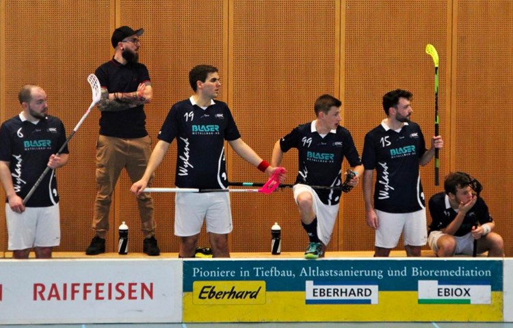 Wo ist der Weg zum Tor? Trotz vieler Möglichkeiten und fünf Überzahlsituationen brachte der UHC Wyland den Ball kaum aufs gegnerische Gehäuse Wo ist der Weg zum Tor? Trotz vieler Möglichkeiten und fünf Überzahlsituationen brachte der UHC Wyland den Ball kaum aufs gegnerische Gehäuse